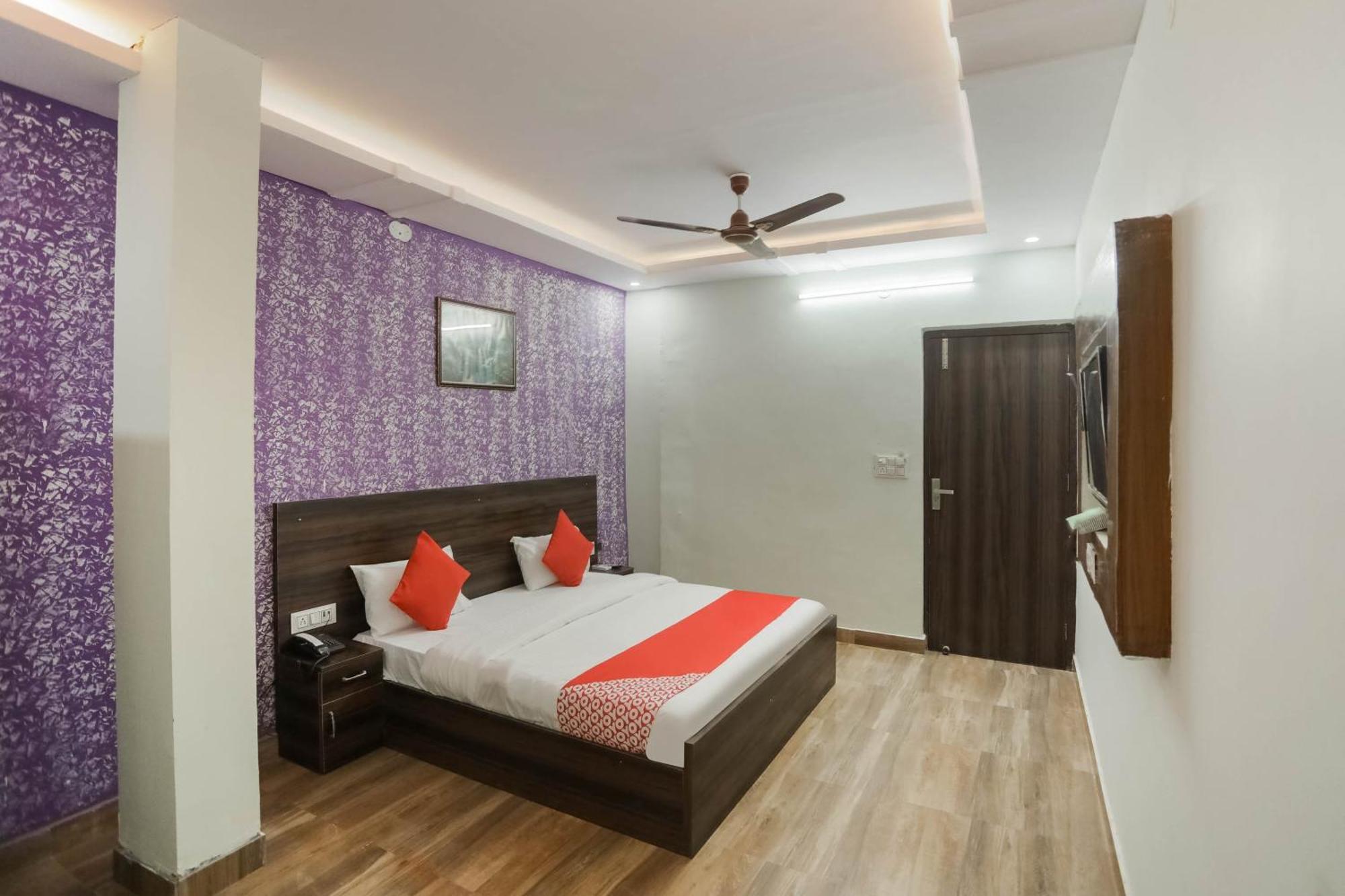Hotel O Red Velvet Rooms & Banquet Faridabad Exterior photo