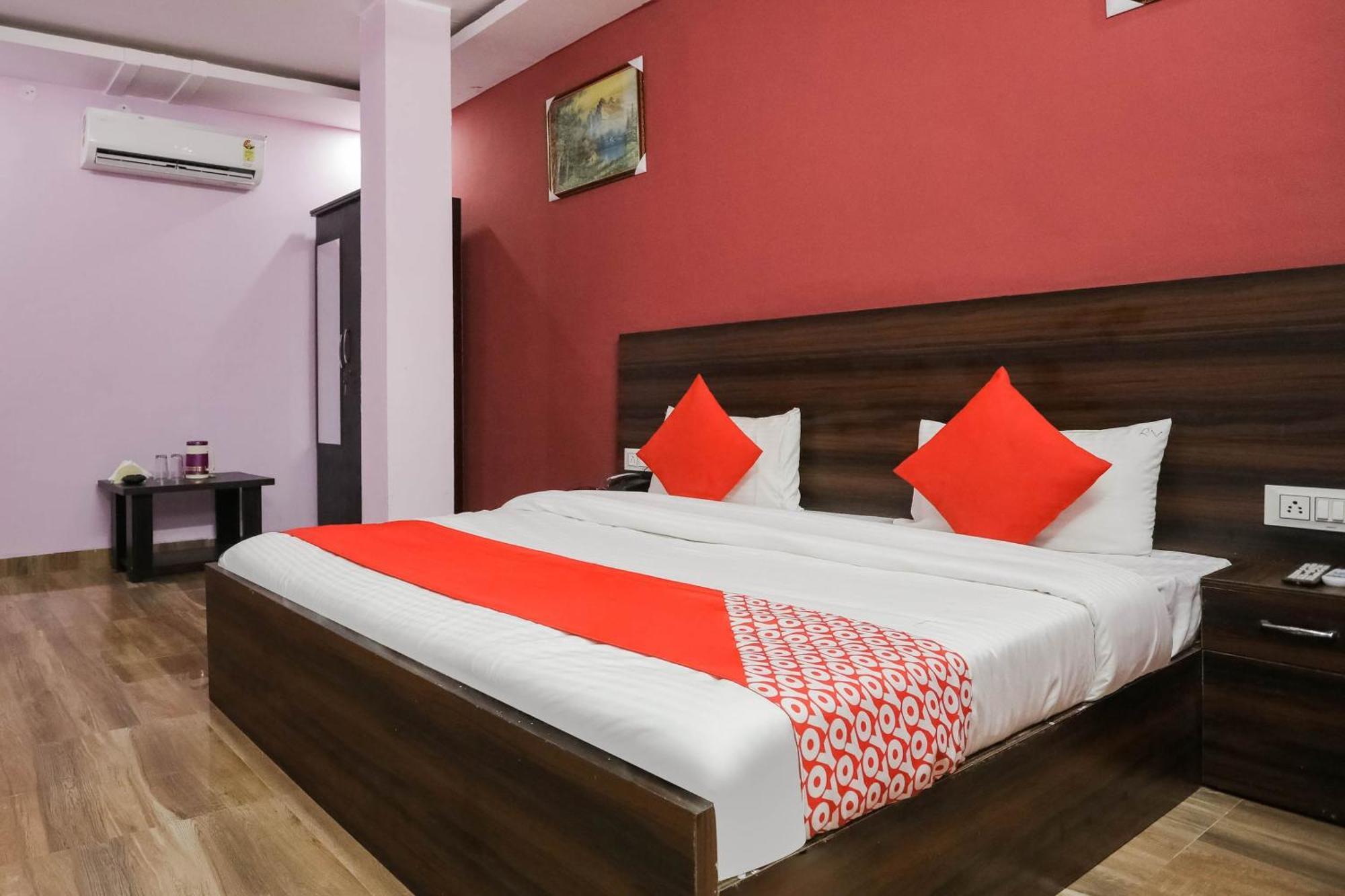 Hotel O Red Velvet Rooms & Banquet Faridabad Exterior photo