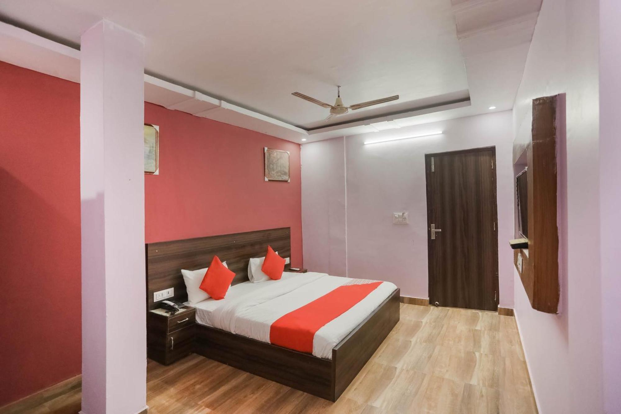 Hotel O Red Velvet Rooms & Banquet Faridabad Exterior photo
