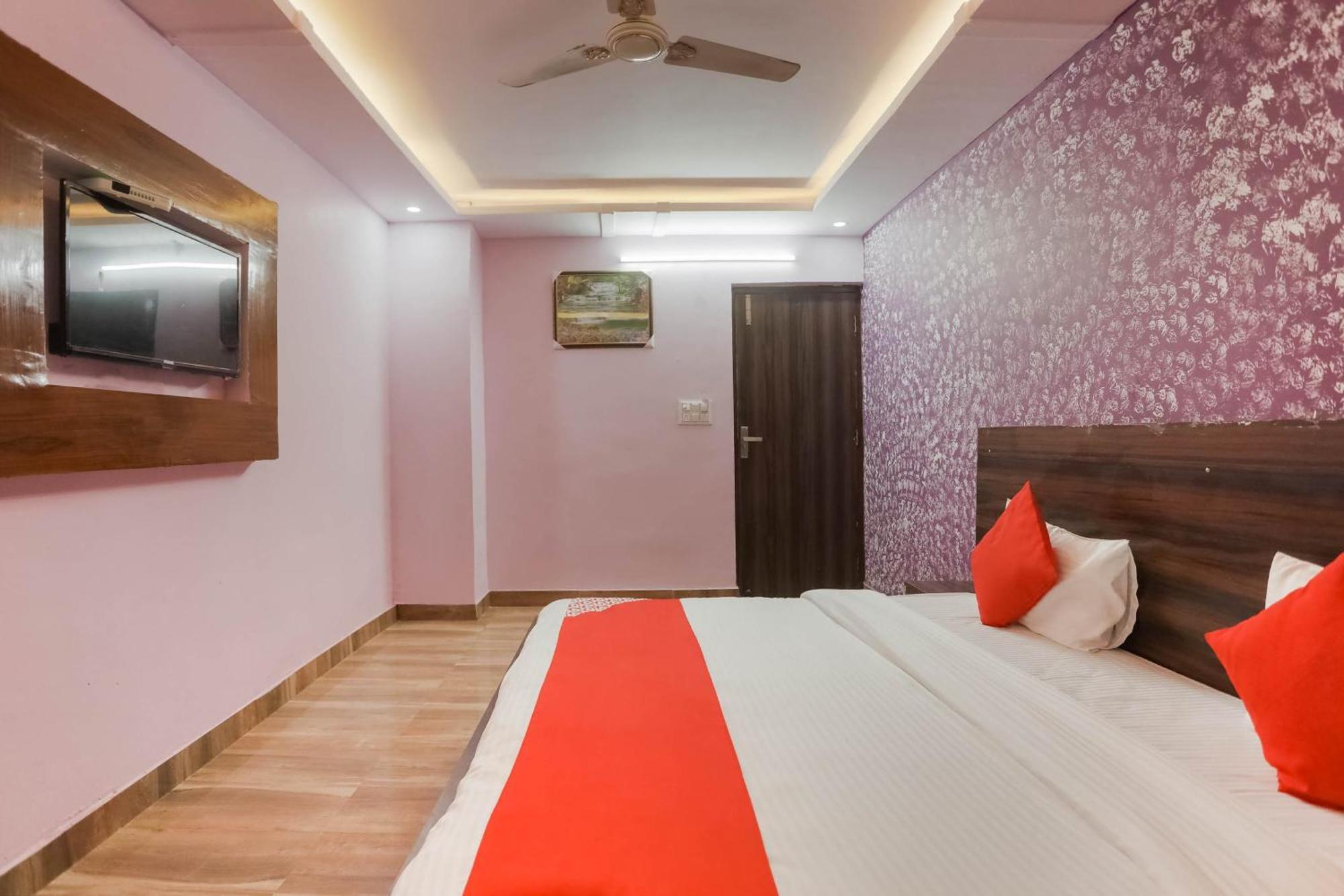Hotel O Red Velvet Rooms & Banquet Faridabad Exterior photo