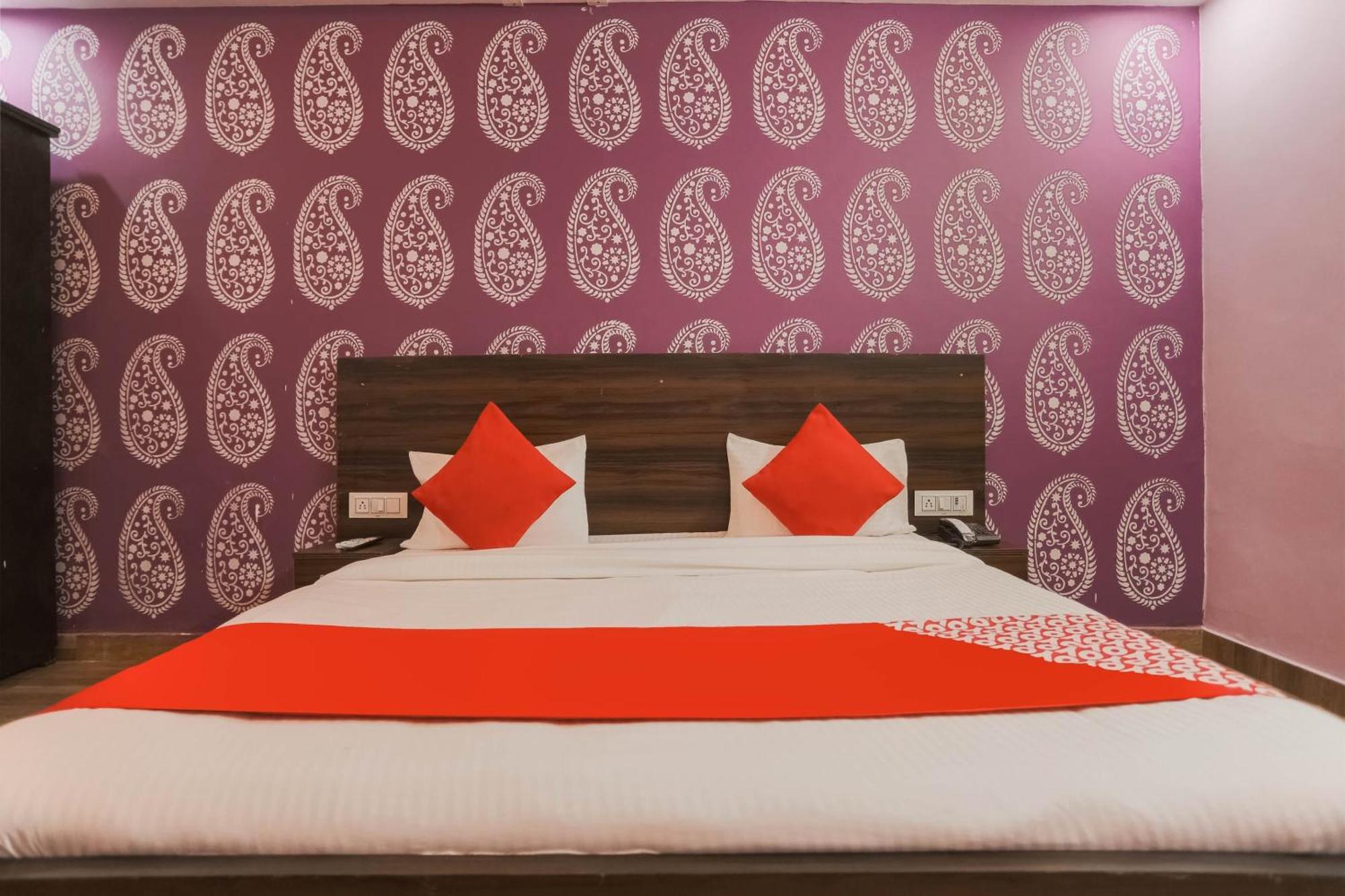 Hotel O Red Velvet Rooms & Banquet Faridabad Exterior photo