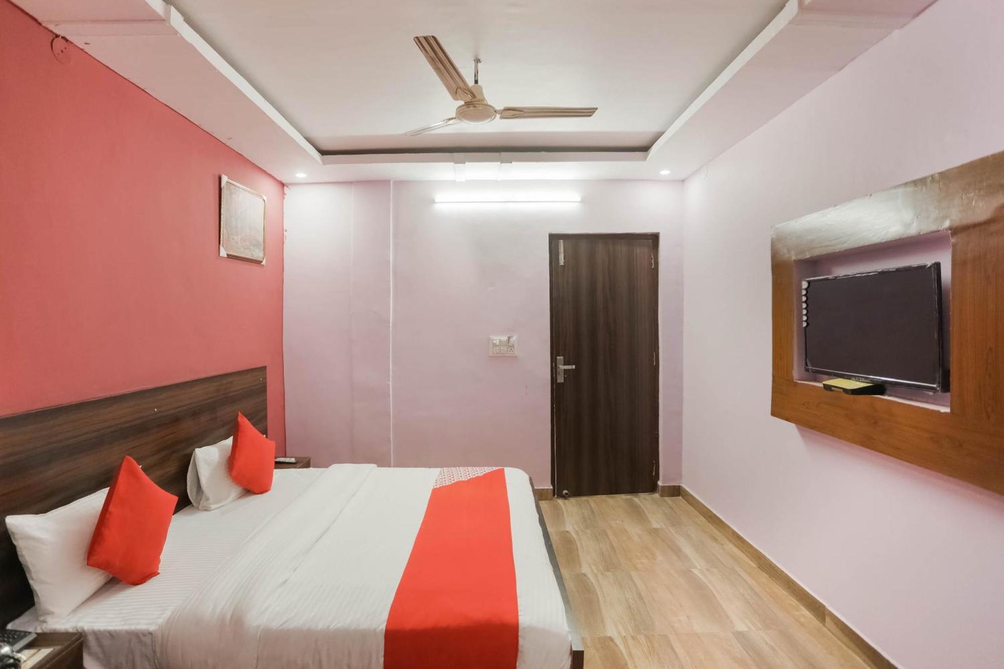 Hotel O Red Velvet Rooms & Banquet Faridabad Exterior photo