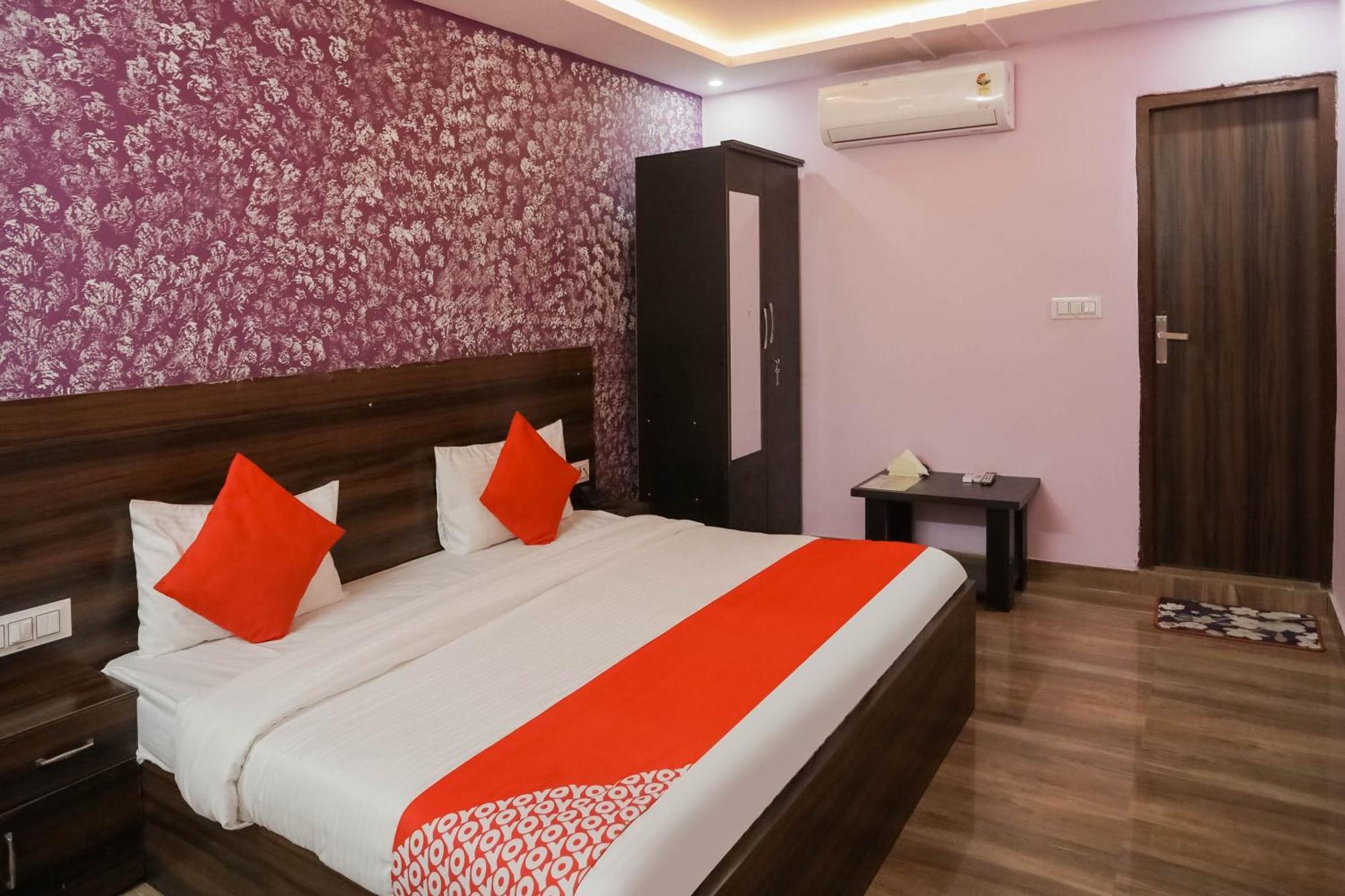 Hotel O Red Velvet Rooms & Banquet Faridabad Exterior photo