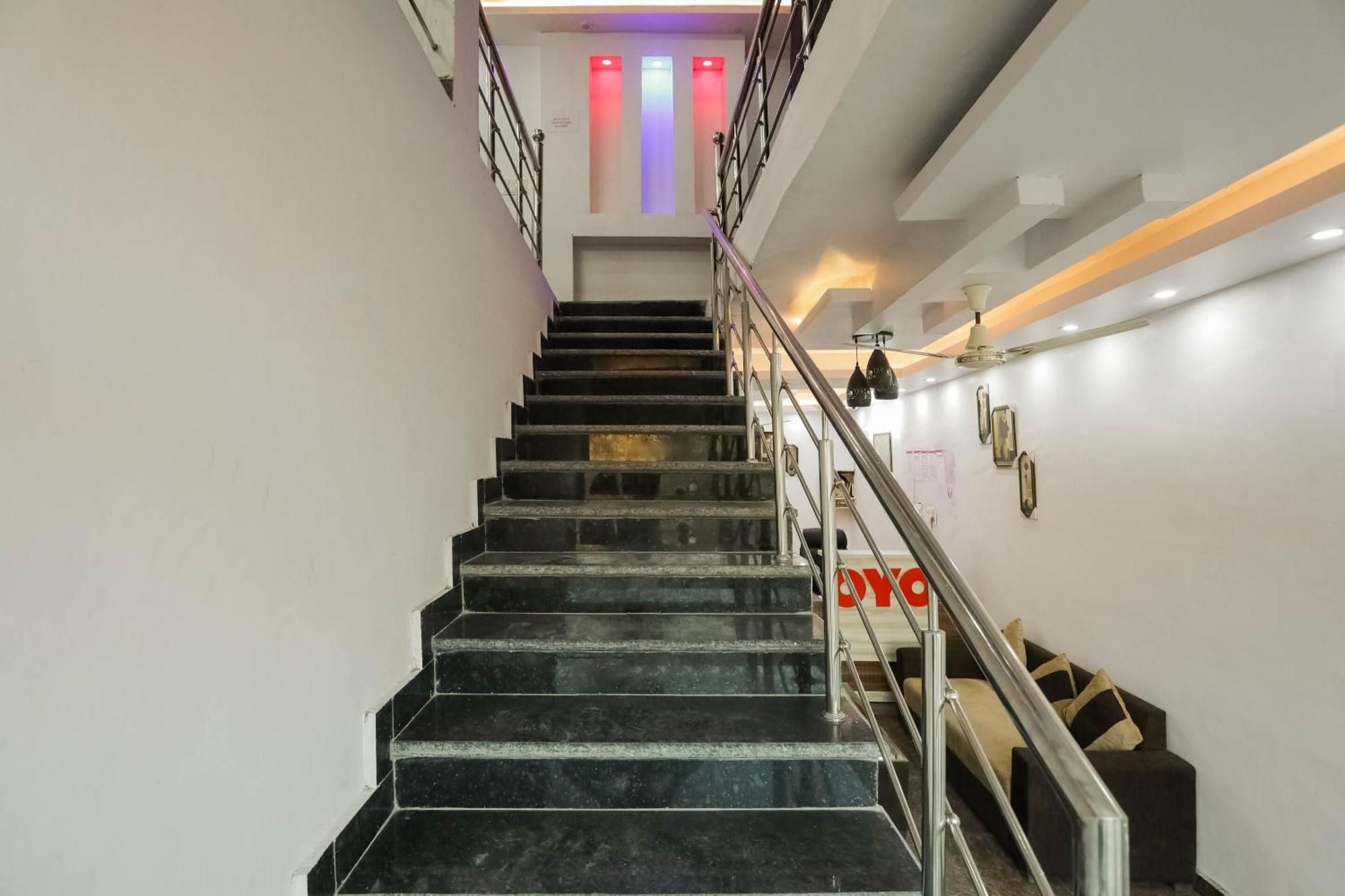 Hotel O Red Velvet Rooms & Banquet Faridabad Exterior photo